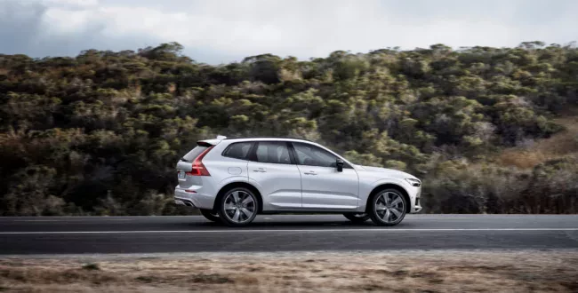 Volvo XC60 Plug-in Hybrid R-Design / SUV-y