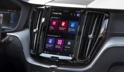 Volvo XC60 Recharge T8 AWD / wnętrze / infotainment