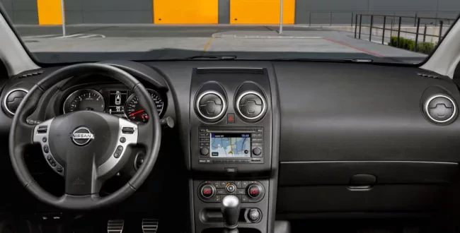Nissan Qashqai 2012 / SUV / wnętrze