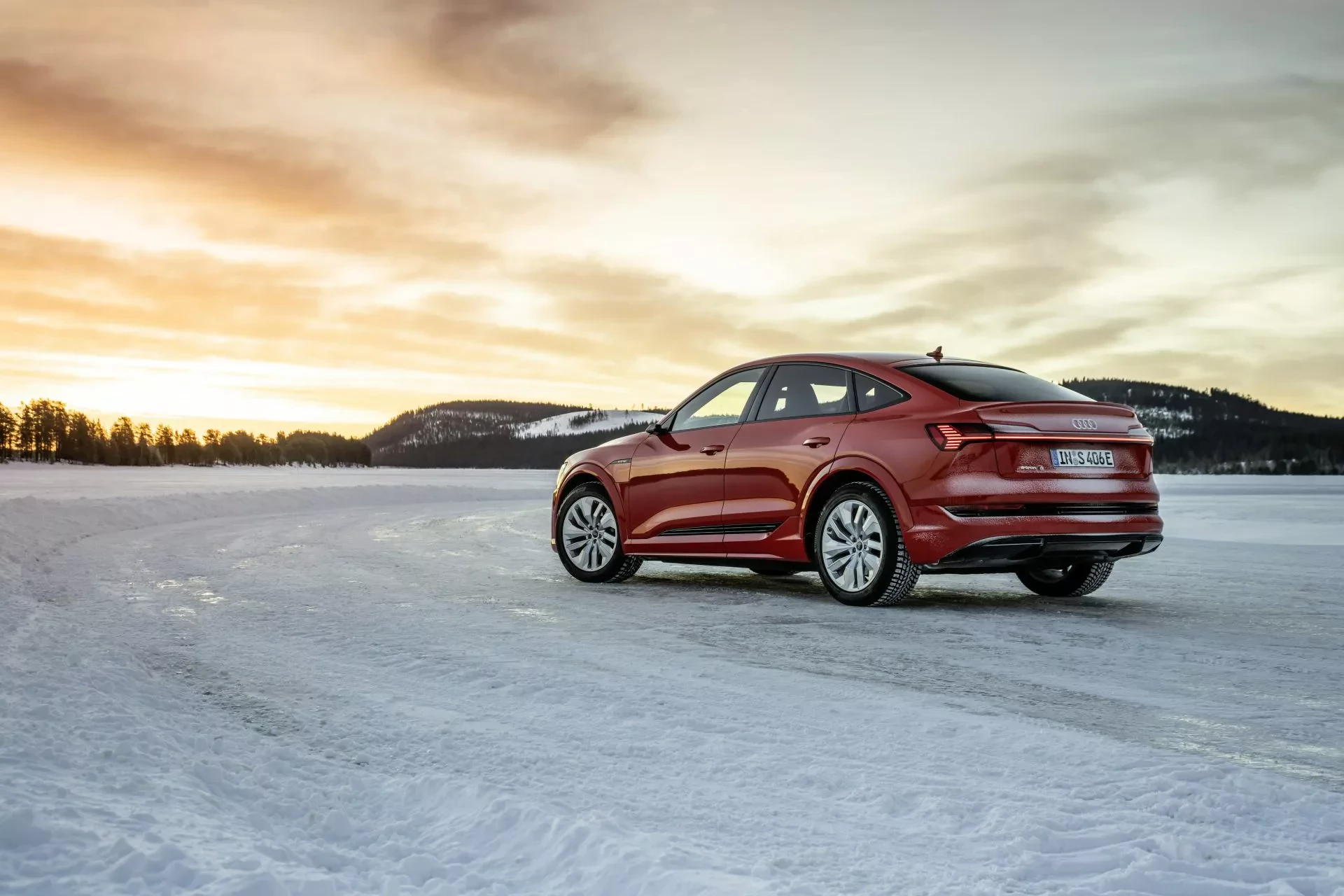 SUV Audi e-tron S cena osiągi moc silnik używane