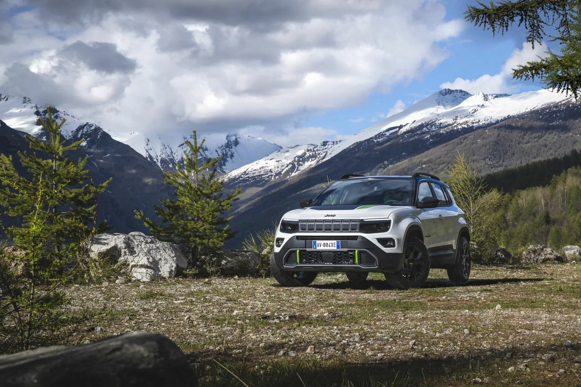SUV Jeep Avenger cena silnik hybryda benzyna elektryk spalanie