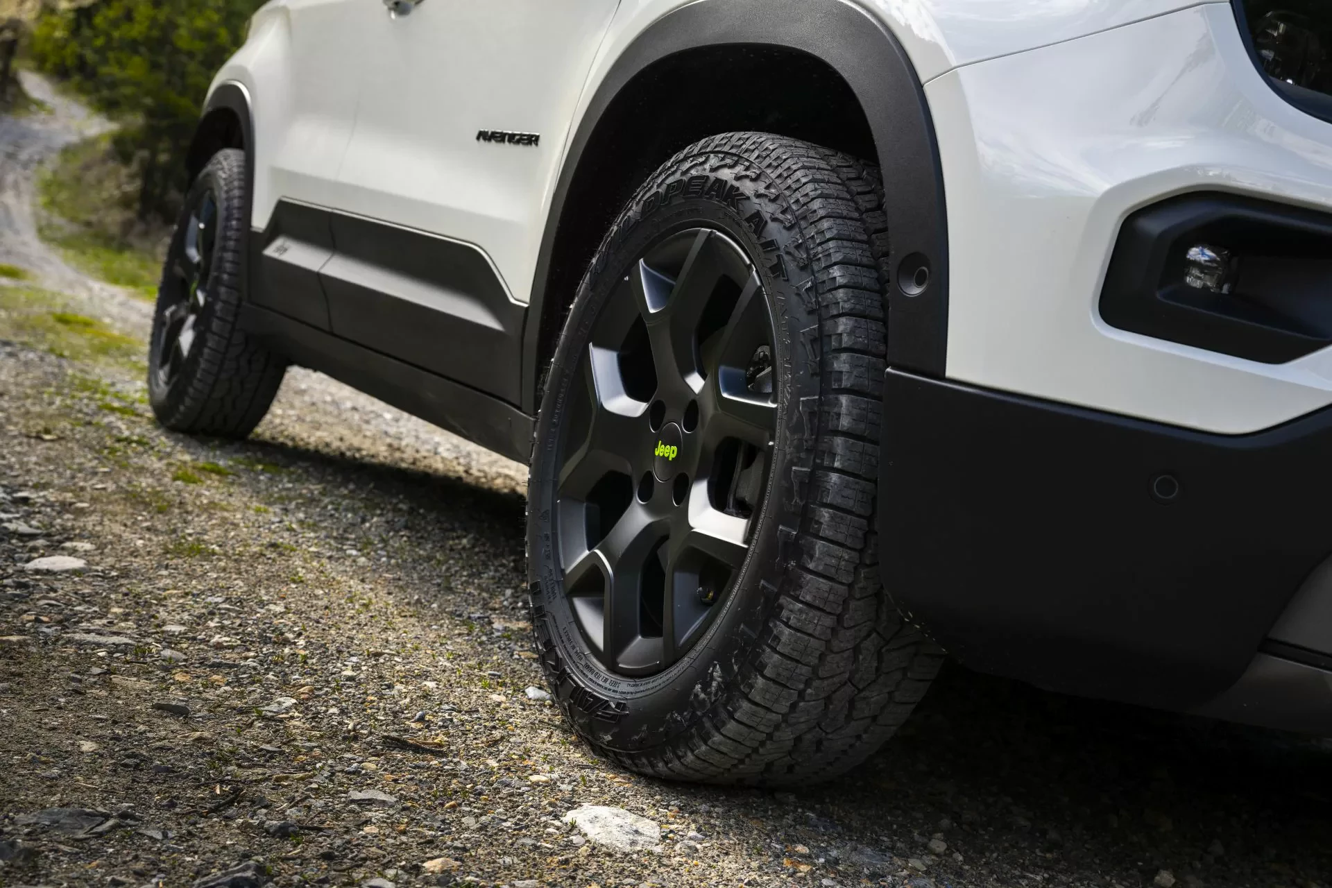 SUV Jeep Avenger cena silnik hybryda benzyna elektryk spalanie