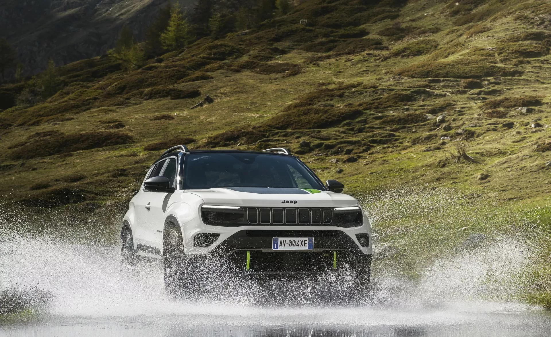 SUV Jeep Avenger cena silnik hybryda benzyna elektryk spalanie
