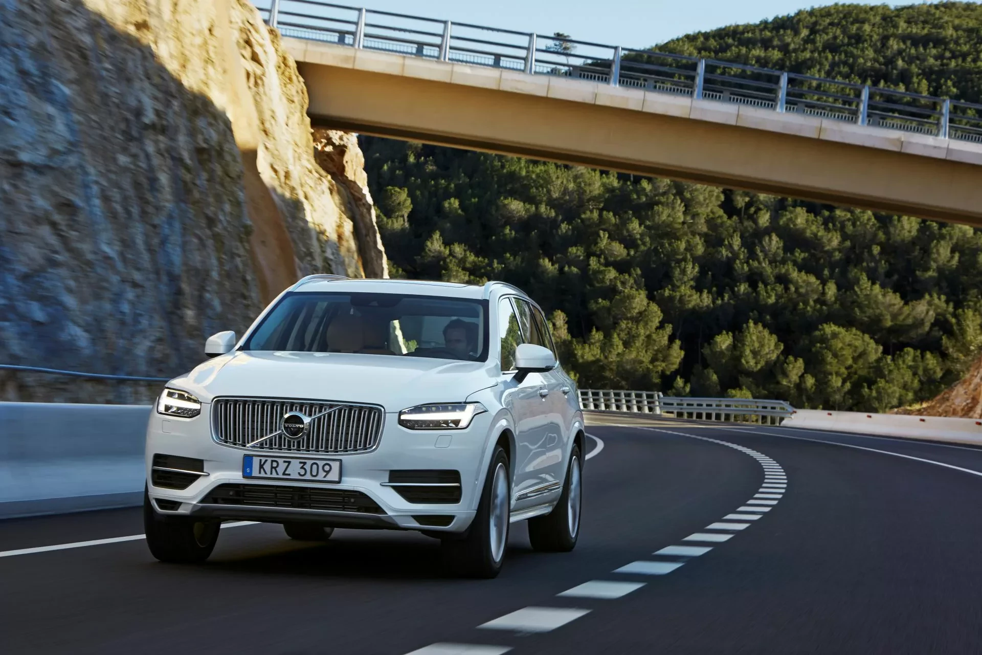 Volvo XC90 cena silnik spalanie bezpieczeństwo