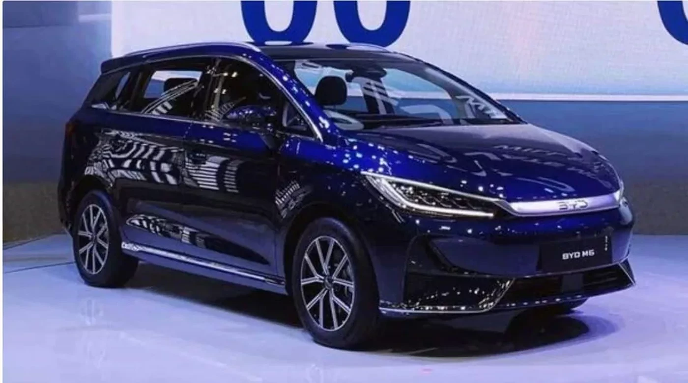 BYD M6