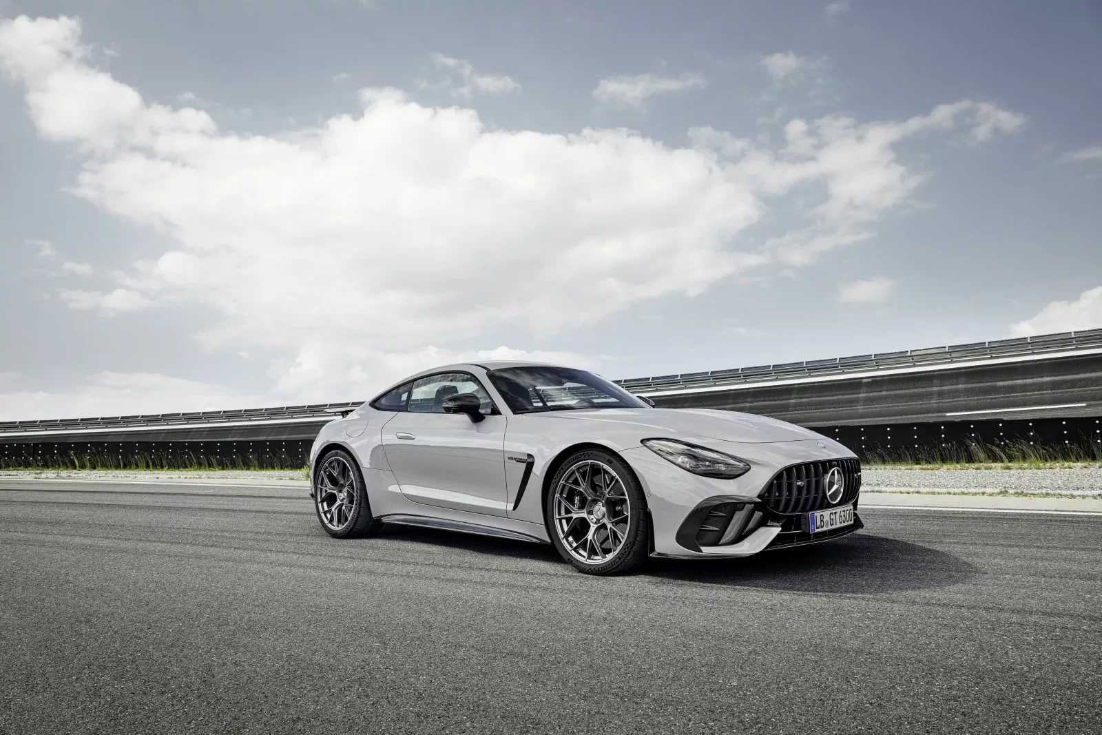 mercedes-amg-silnik-v8
