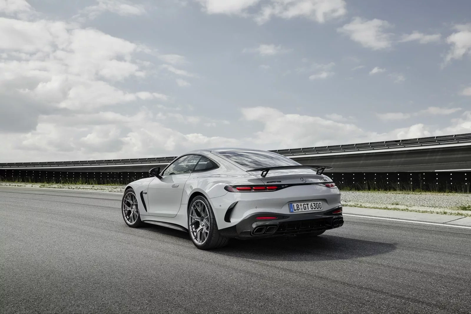mercedes-amg-silnik-v8