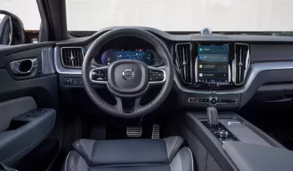 Volvo XC60 Recharge T8 AWD / wnętrze / hybrydowy SUV plug-in