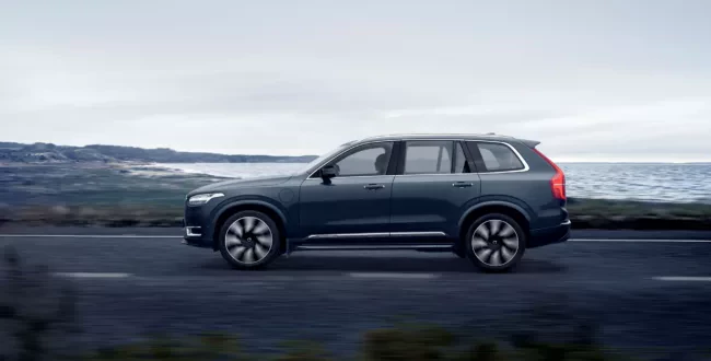 Volvo XC90 Recharge T8 AWD / PHEV plug-in hybrid / SUV / lakier Denim Blue