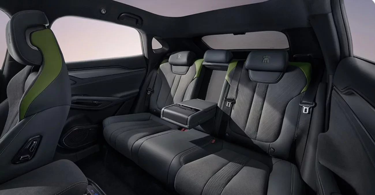 SUV BYD Song L 2024 wnętrze