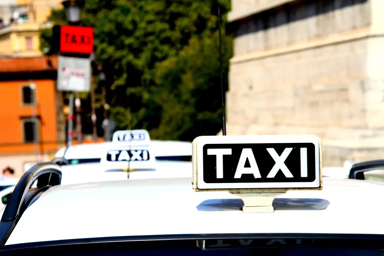 taksówki przewóz osób pasażer kierowca