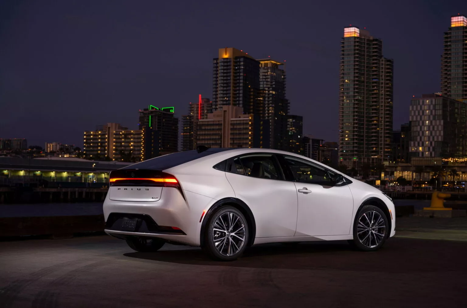 Toyota-Prius-Record-1-1536x1068