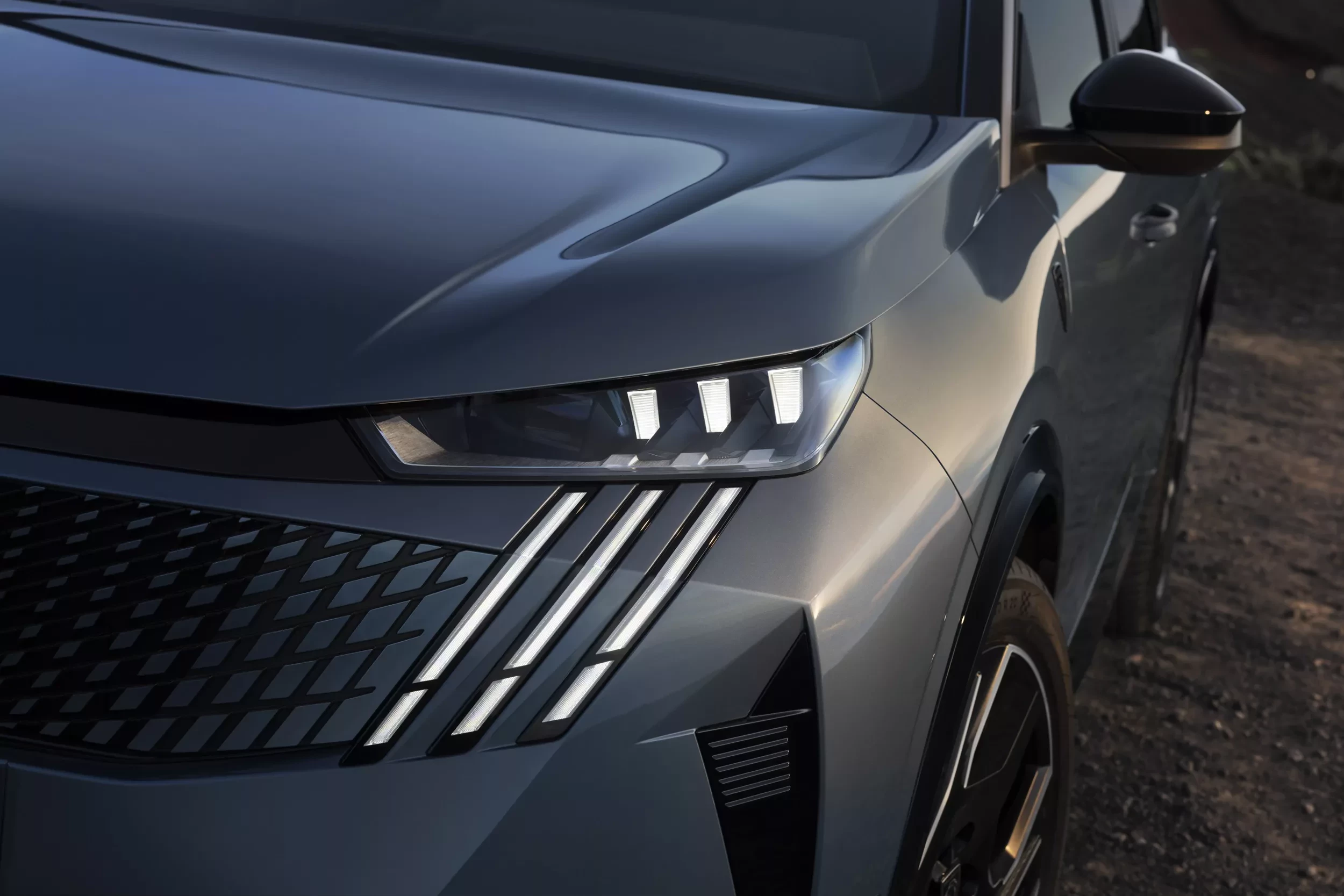 Peugeot E-5008 SUV EV
