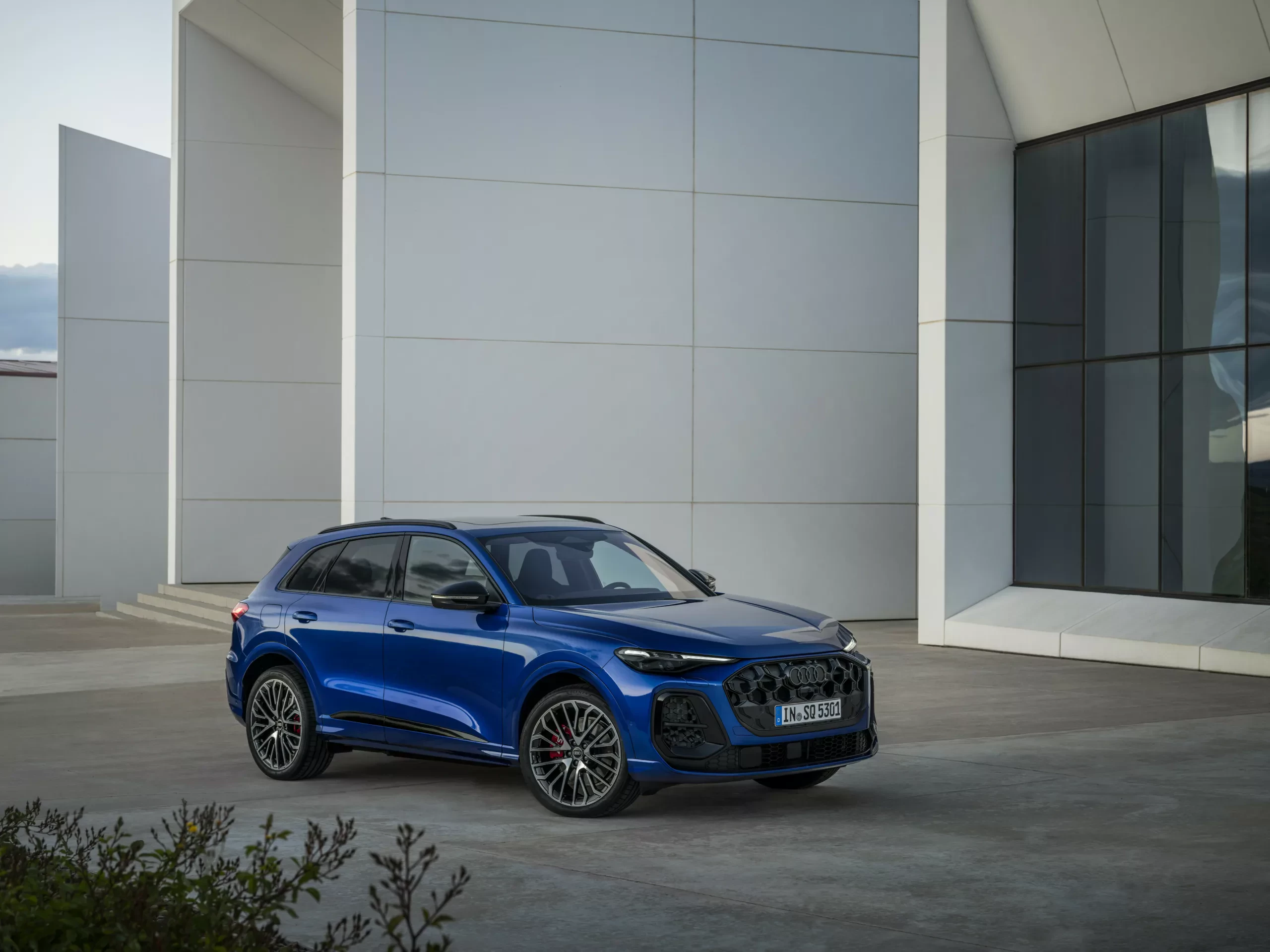 Audi SQ5 Ultra blue metallic