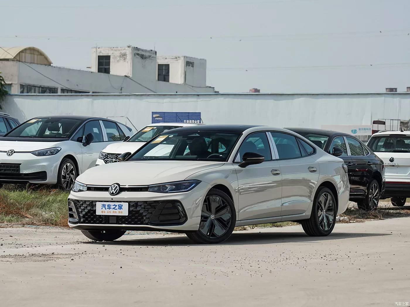 VW Passat PRO 2025