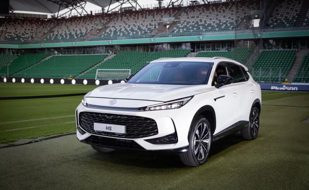 MGHS Plug-In Hybrid na stadionie Legii Warszawa