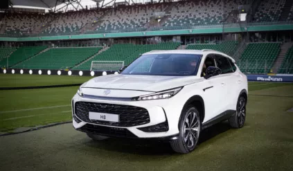MGHS Plug-In Hybrid na stadionie Legii Warszawa