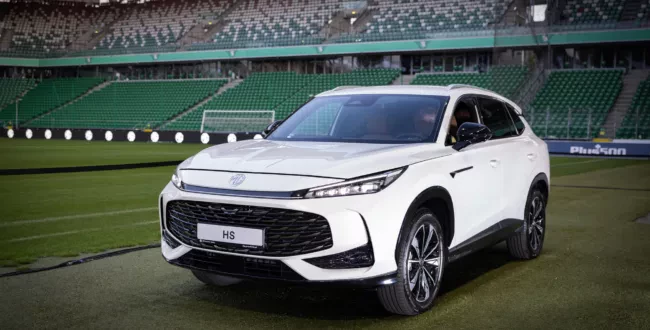 MGHS Plug-In Hybrid na stadionie Legii Warszawa