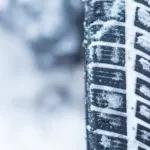 Opony zimowe i aktualne przepisy w Polsce