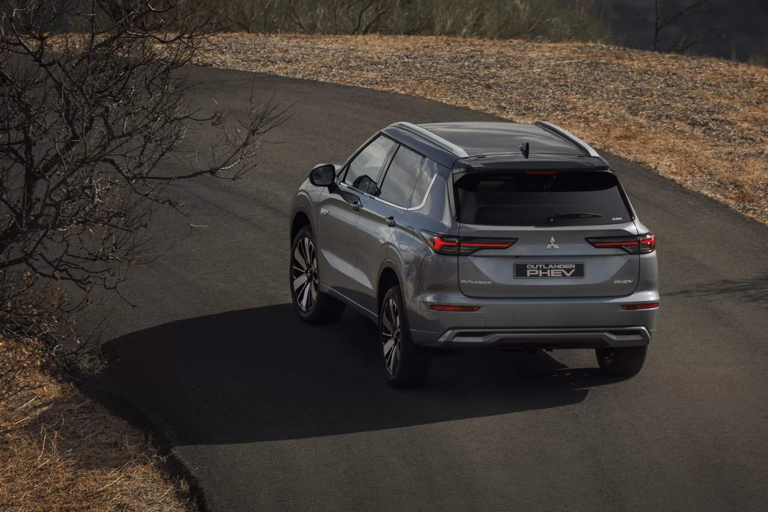 SUV Mitsubishi Outlander PHEV 2025
