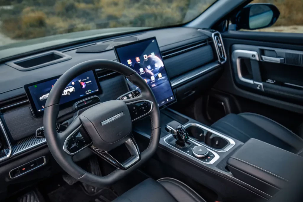 Wygląda jak SUV klasy premium, ale kosztuje 130 tys. zł. Bestsellery są tu w wielkich opałach