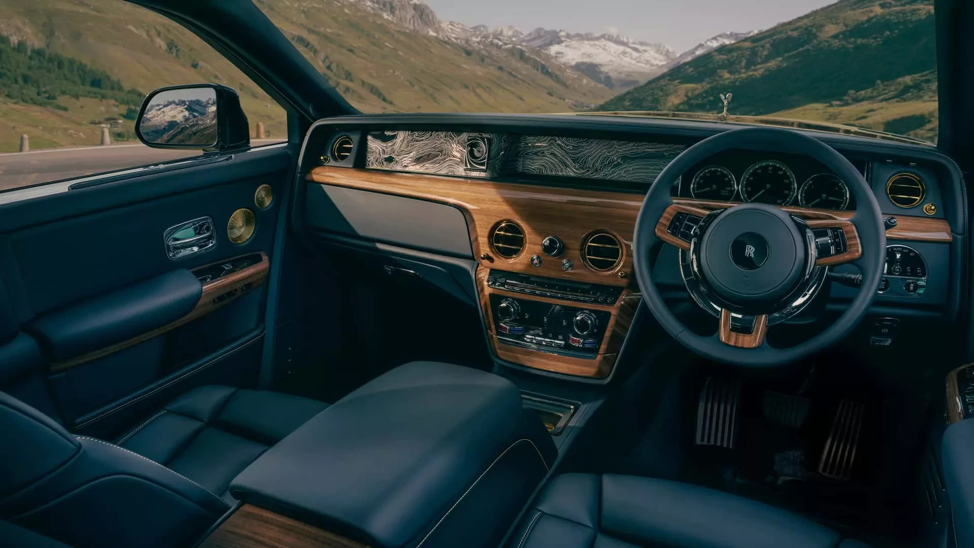 rolls-royce-phantom-goldfinger