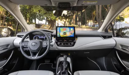 Toyota Corolla sedan wnętrze