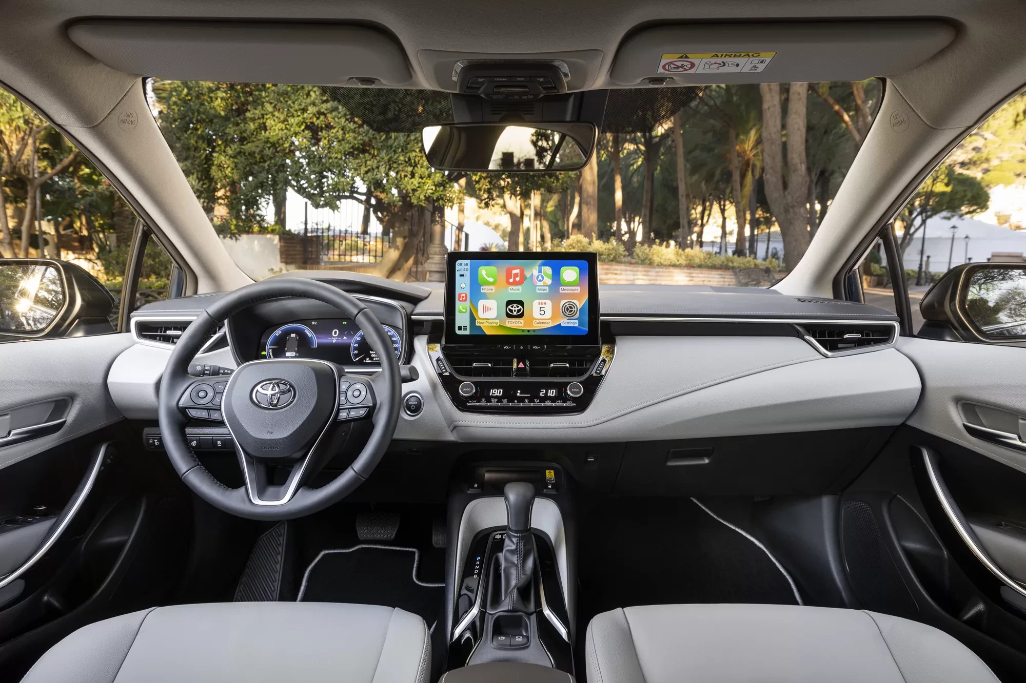 Toyota Corolla sedan wnętrze