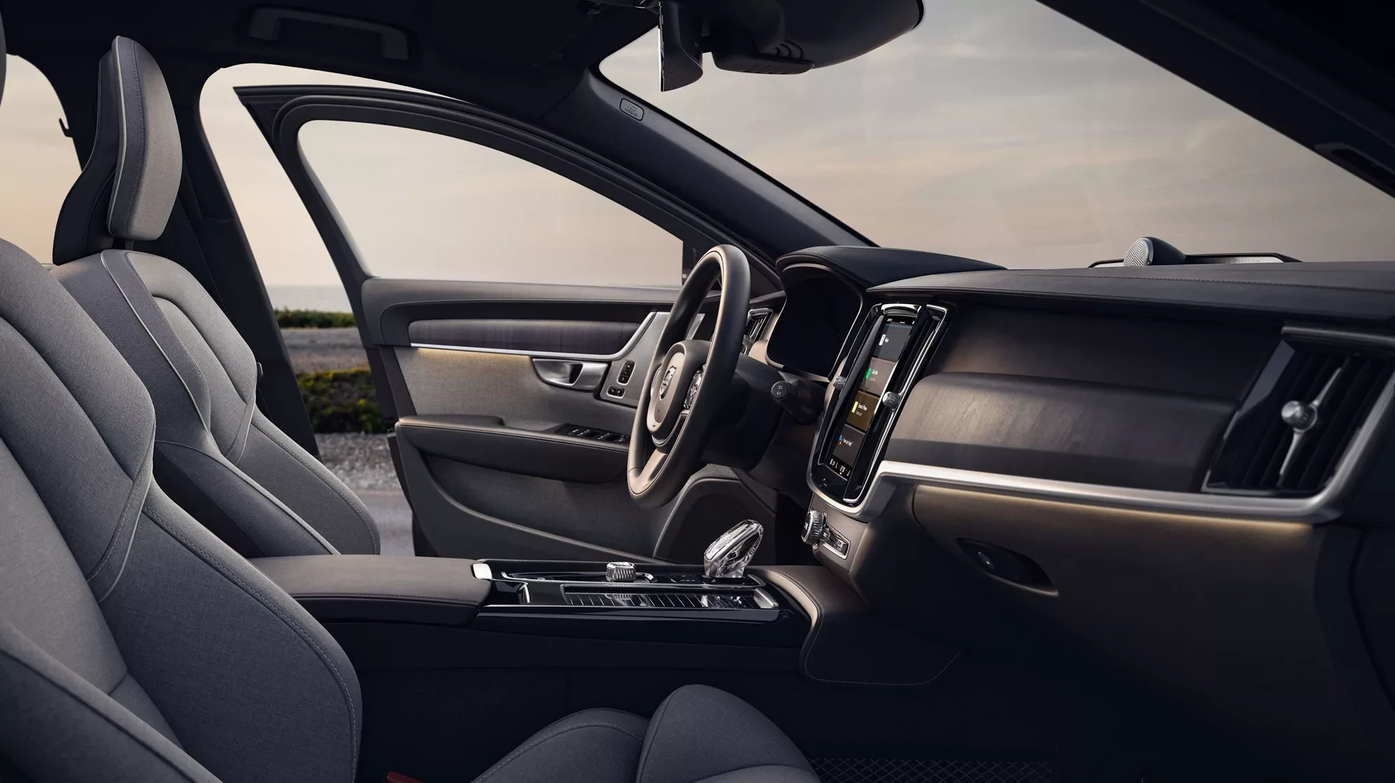 Volvo V90 T8 Platinum Grey wnętrze