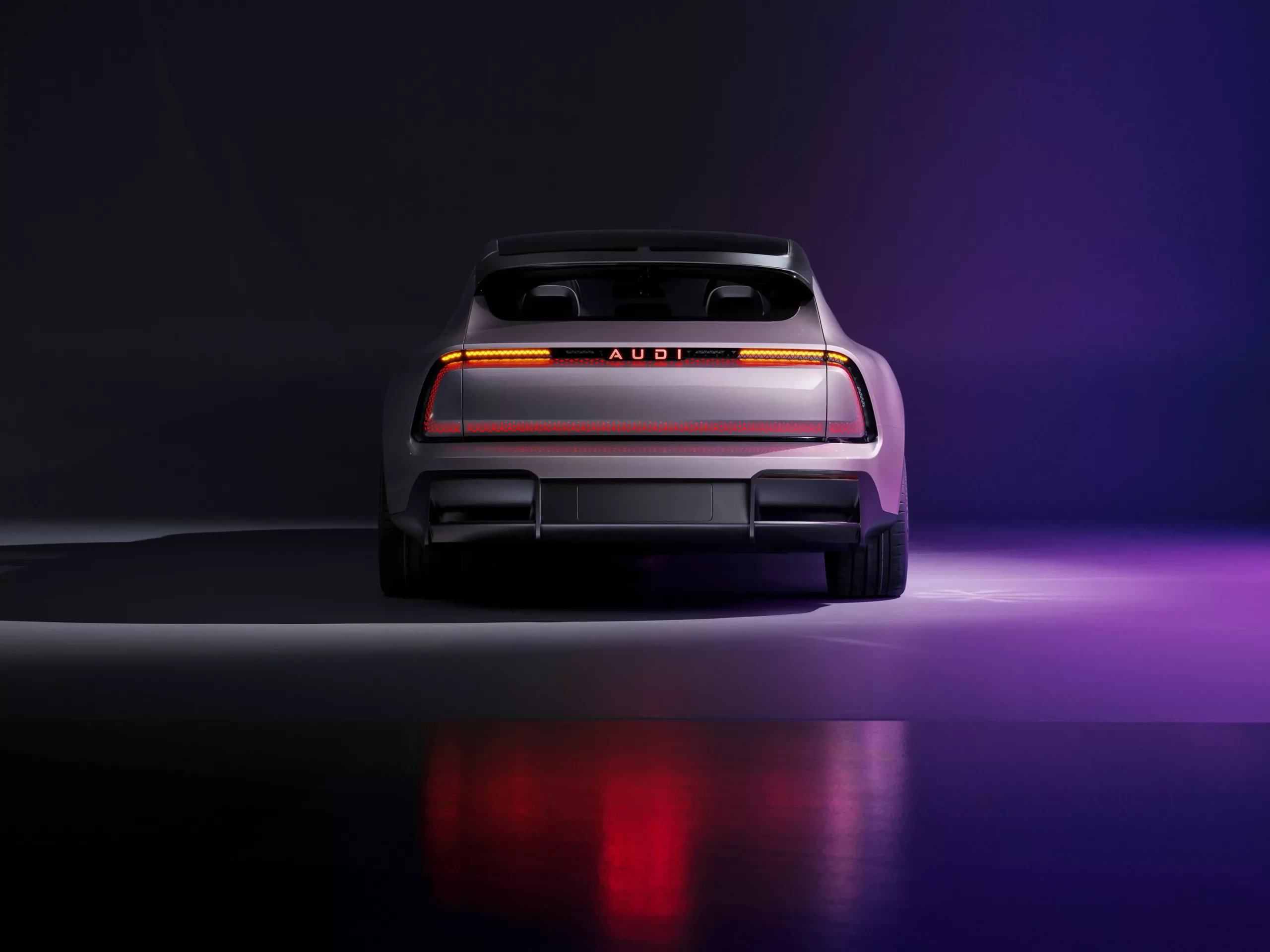 elektryczny sedan AUDI E concept
