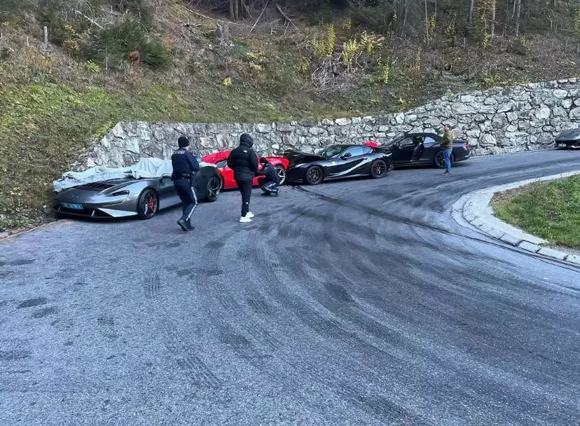 Karambol Ferrari, McLaren, Bentley