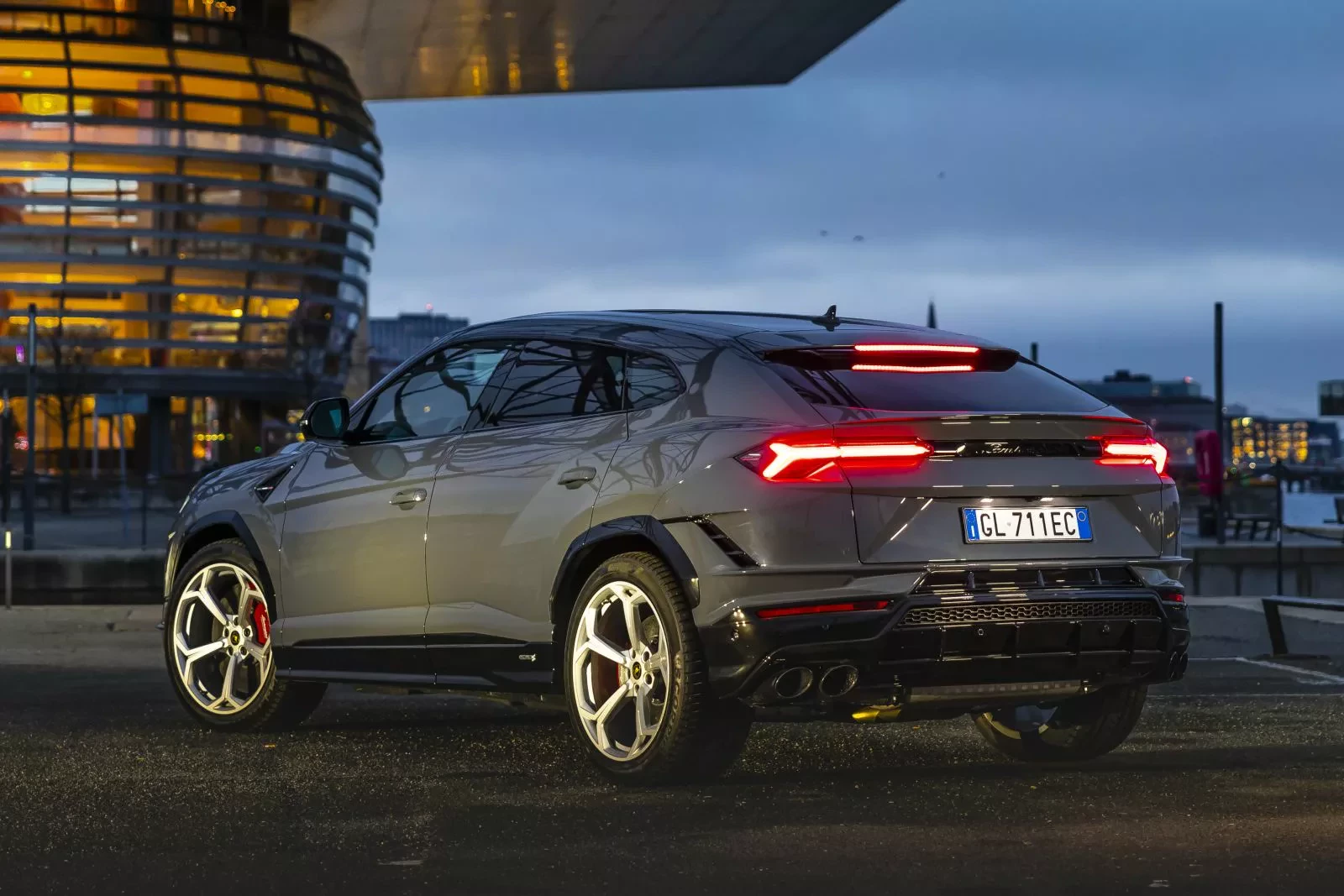 lamborghini-urus-silnik-spalinowy