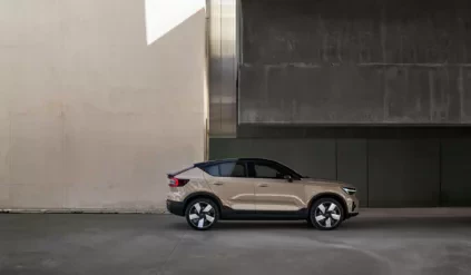 volvo-ghent-plant-celebrates-milestone-with-40-series-crossover-number-1000000-241065_1