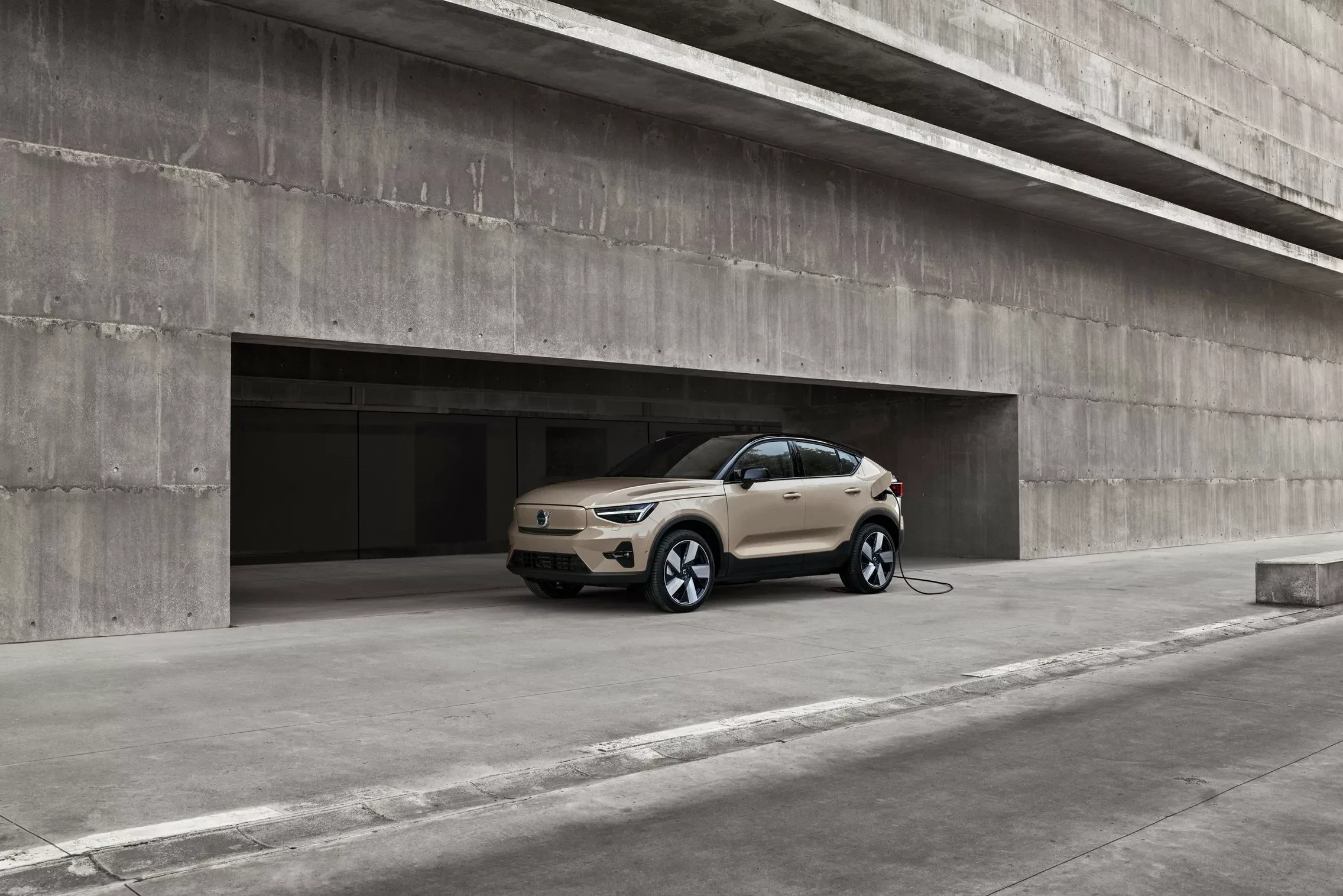 volvo-ghent-plant-celebrates-milestone-with-40-series-crossover-number-1000000-241065_1