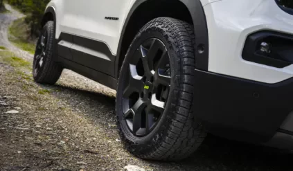 Jeep Avenger 4xe / SUV polskiej produkcji z napędem 4x4