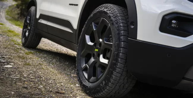 Jeep Avenger 4xe / SUV polskiej produkcji z napędem 4x4