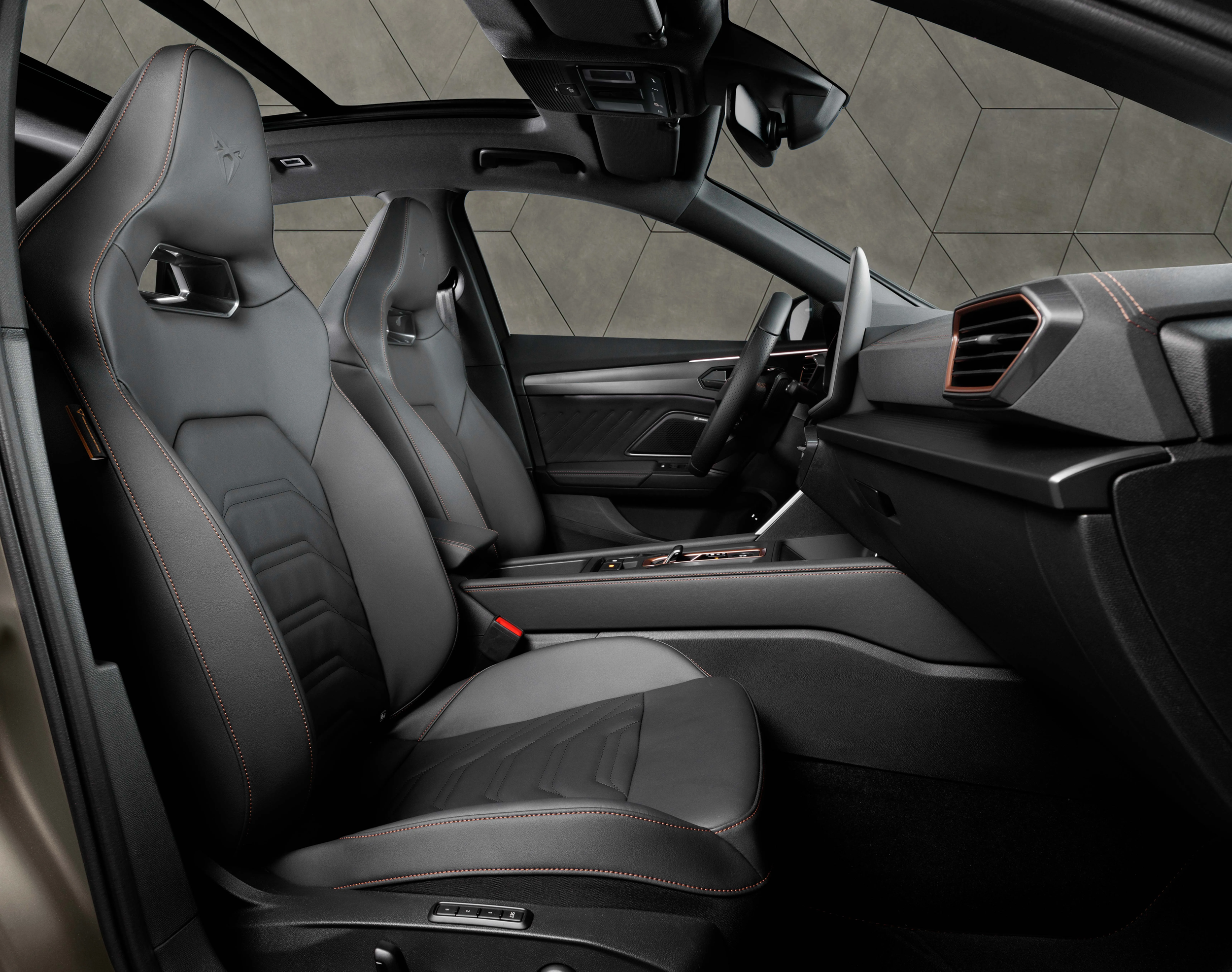 CUPRA_FORMENTOR_CENTURY_BRONCE_MATT_INTERIOR