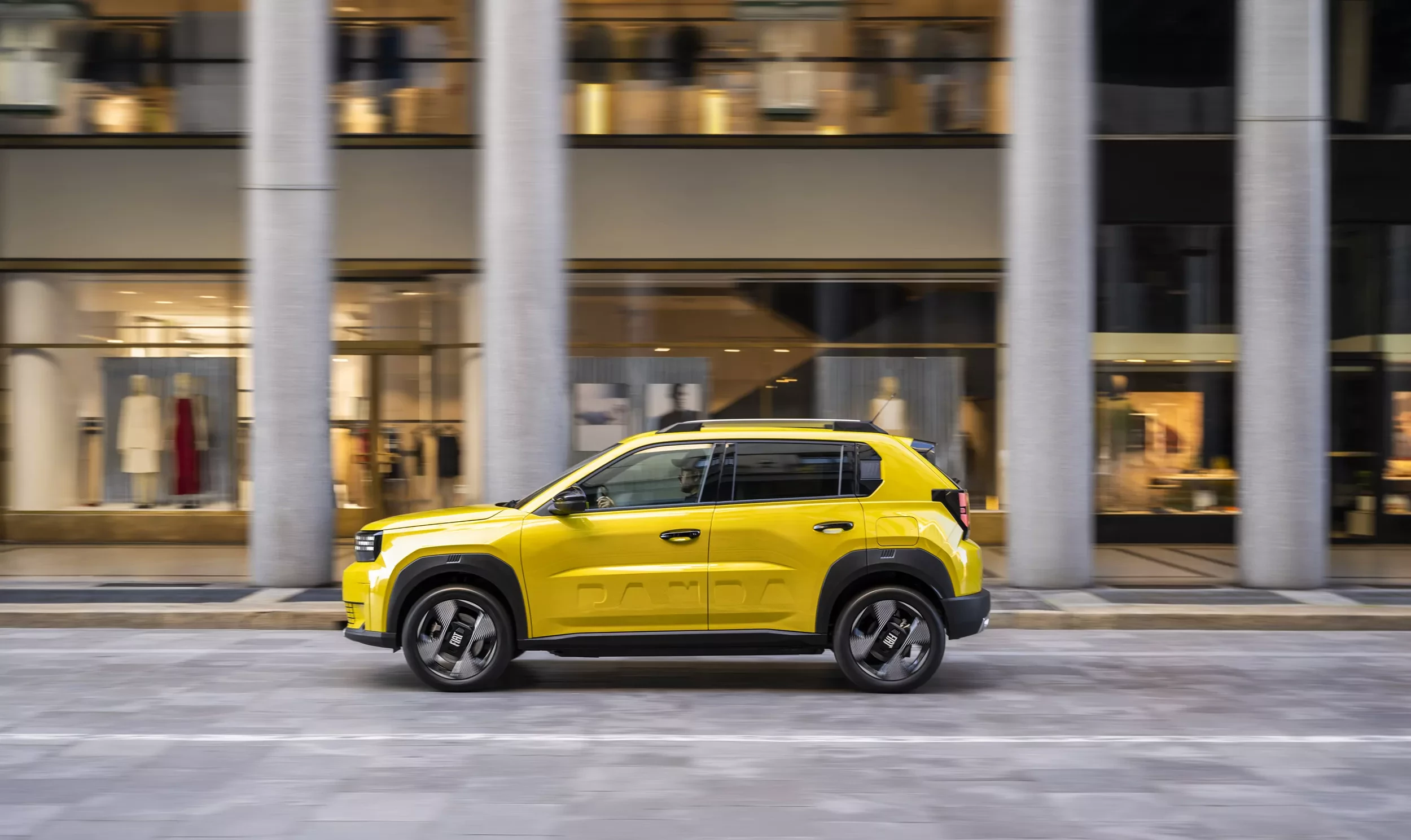 FIAT Grande Panda SUV mocym rywalem Renault 5