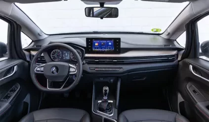 Livan X3 Pro SUV int