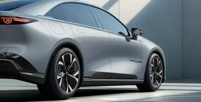 Mazda EZ 6 płynie na fali popularności jak Toyota w Europie