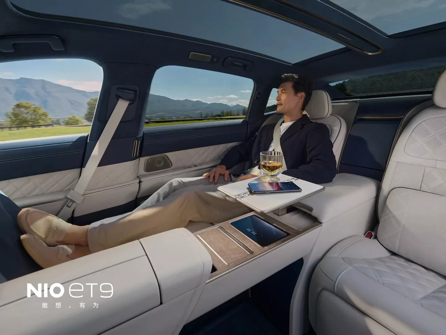 elektryczny sedan NIO ET9 2025