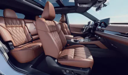 Mitsubishi Outlander PHEV wnętrze japońskiego SUV-a