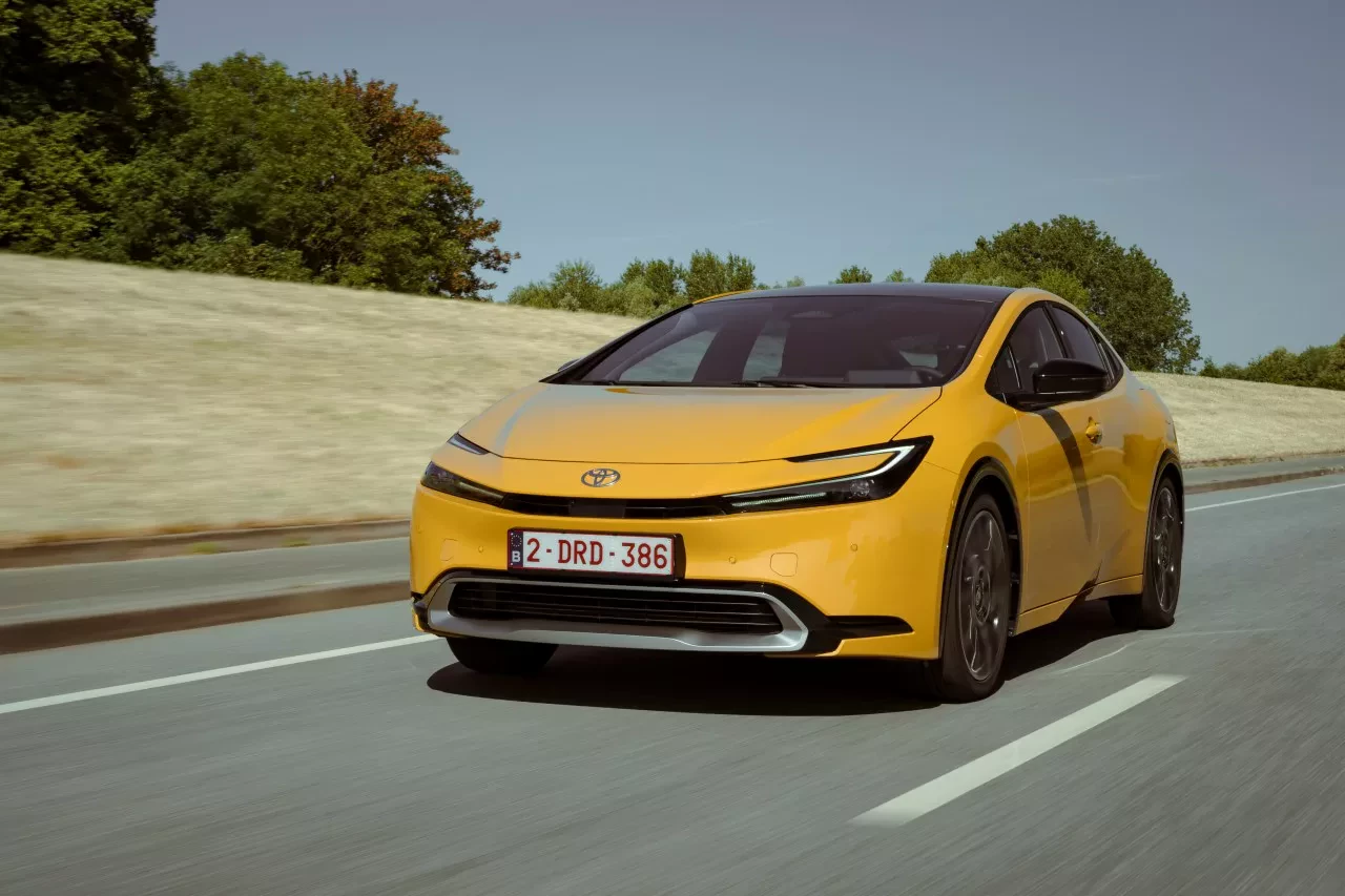toyota-hybryda-plug-in