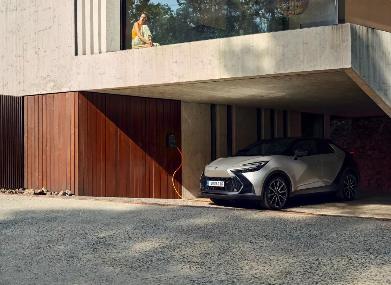 toyota-hybryda-plug-in