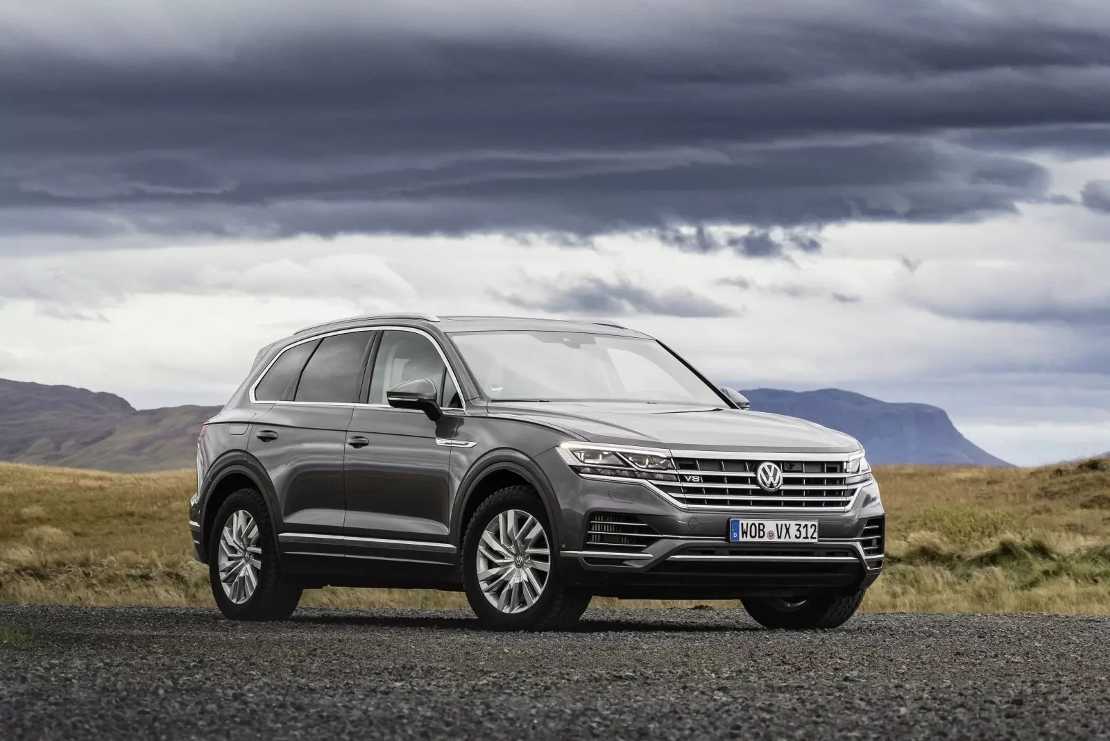 volkswagen-touareg-suv-za-cene-skody