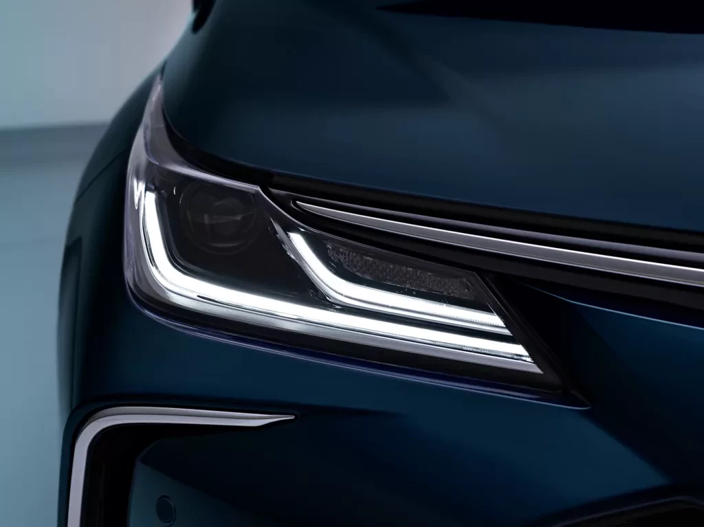 Cena 81 tys. zł za rodzinną Toyotę przekonała klientów ostatecznie. Konkurencja pogrąża się w tarapatach