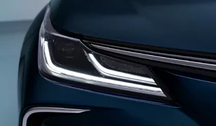 Toyota Corolla sedan reflektor detal