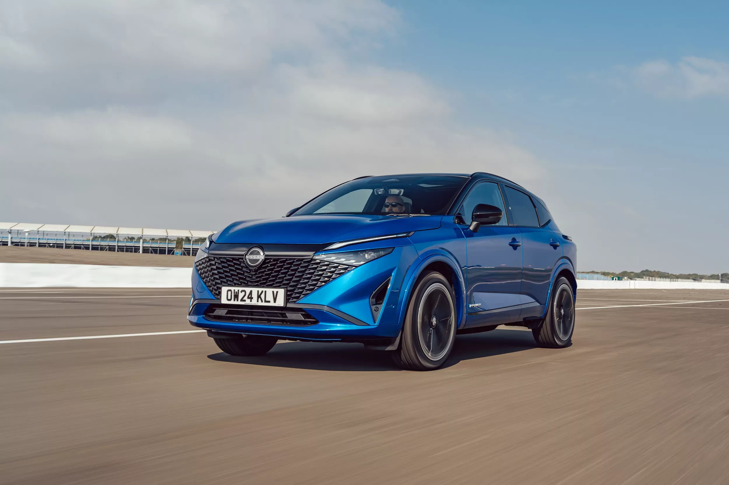 SUV Nissan Qashqai 2024 blue