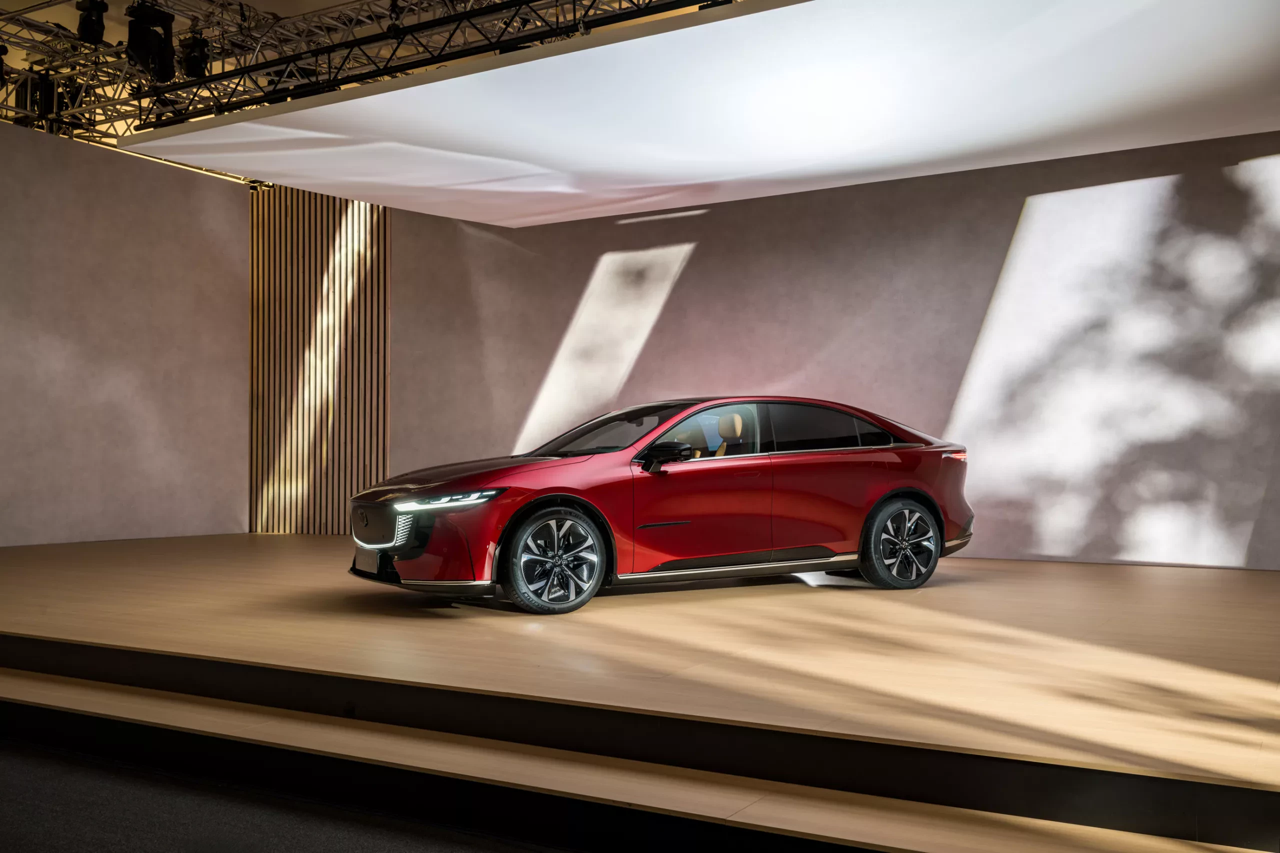 Rywal Toyoty Mazda 6e
