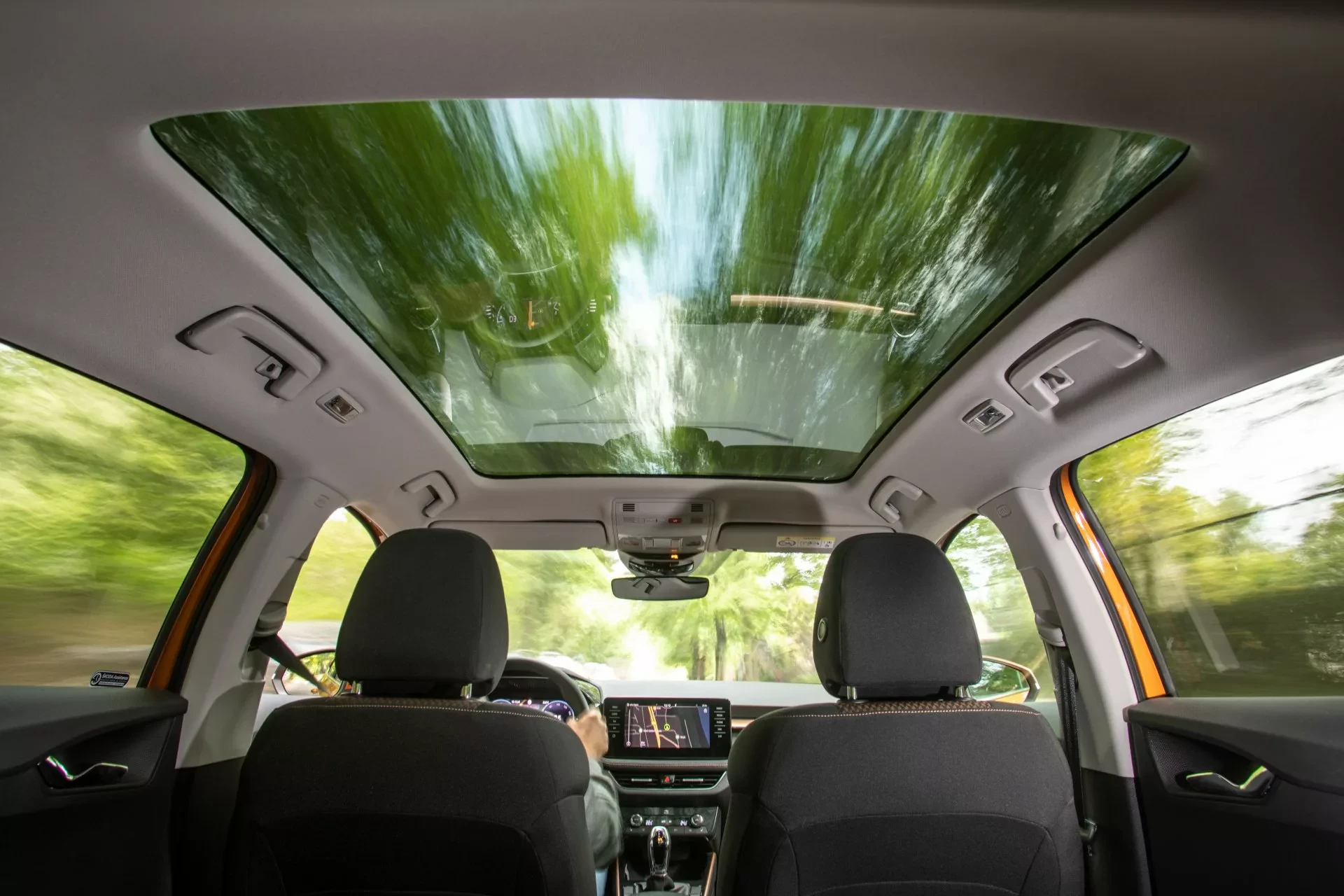 Skoda Fabia wnętrze z dachem panoramicznym